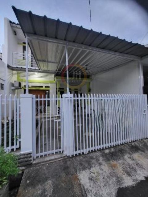 Rumah 2 Lantai Luas 108m2, 4+1 Kamar Tidur Full Furnished Siap Huni, dalam Komplek One Gate Security System, Keamanan 24 Jam Arcamanik Bandung