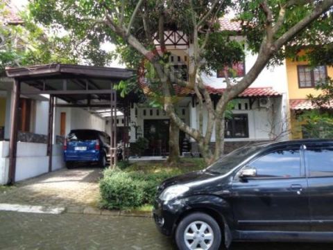 Rumah 2 Lantai Luas 246m2, 5 Kamar Tidur dalam Komplek One Gate Security System, Fasilitas Komplek Kolam Renang, Lapangan Bulu Tangkis, Majid Taman Bermain Arcamanik Bandung