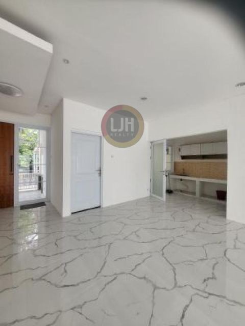 Rumah Baru 1 Lantai Luas 200m2, 3+1 Kamar Tidur Siap Huni, Dalam Cluster One Gate Security System, Fasilitas Cluster Kolam Renang, Lapangan Olahraga, Masjid, di Arcamanik Bandung