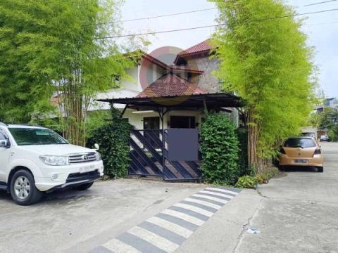JUAL atau SEWA! Harga Di Bawah NJOP! Rumah Strategis di Komplek Grawisa Grogol Jakarta Barat - LT 316m², Bonus Bioskop Mini & Furnitur Jati