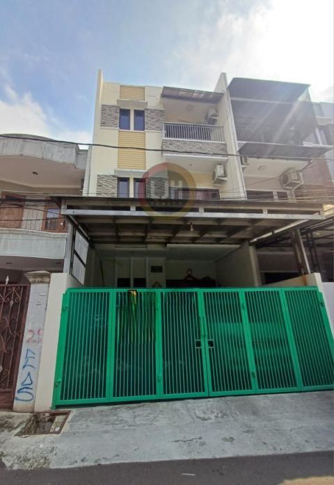 Rumah 3 Lantai Minimalis, Akses Mudah, dan Lingkungan Nyaman di Tomang, Jakarta Barat