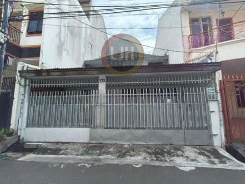 Sewa  Rumah baru renov siap huni 