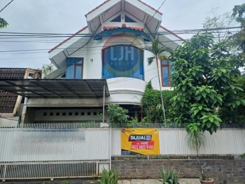 Jual rumah besar lokasi nyaman dan tenang 