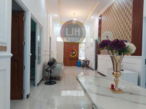 Rumah di Raflesia Raya Graha Padma Semarang