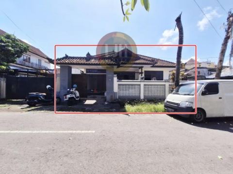 4 bedrooms house for rent at Gatot Subroto, Denpasar, strategic location, well maintained,  close to Living World denpasar