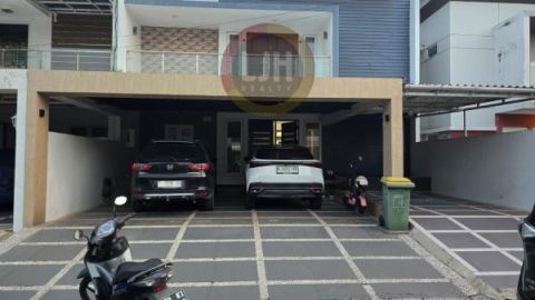 Dijual Rumah Luas 2 Lantai di Karawang 