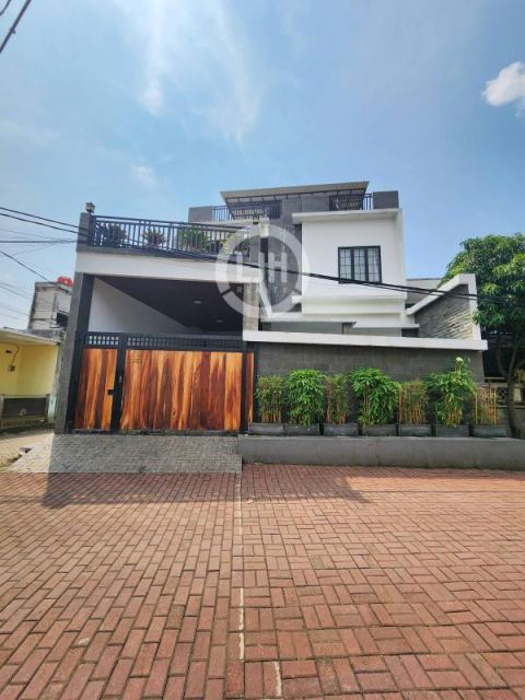 Rumah Cipondoh Tangerang SHM Hook 3.5 Lantai LT 174 m² Siap Huni Dekat Metland Puri & Green Lake City