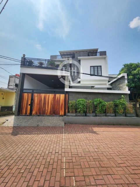 Rumah Cipondoh Tangerang SHM Hook 3.5 Lantai LT 174 m² Siap Huni Dekat Metland Puri & Green Lake City