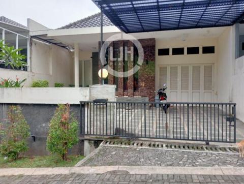 Sewa Rumah siap huni dan nyaman  Candi Golf Semarang selatan – 10756