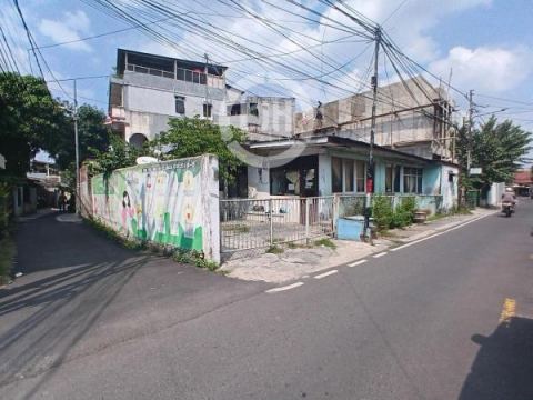 Rumah Hook Luas di Senen Jakarta Pusat 