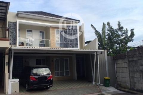 Rumah 2 Lantai Cantik Harga Nego di Kota Wisata Cibubur