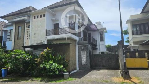 3 bedrooms villa for sale at Kerobokan, strategic location, well maintained, close to Canggu and Seminyak area