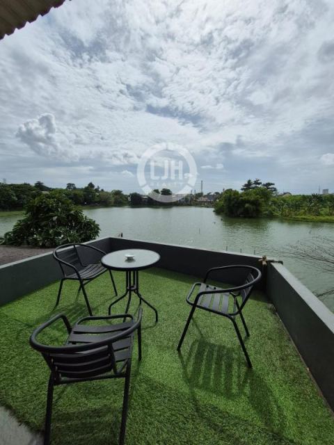 RUMAH 2 LANTAI YANG SANGAT NYAMAN MENGHADAP DANAU