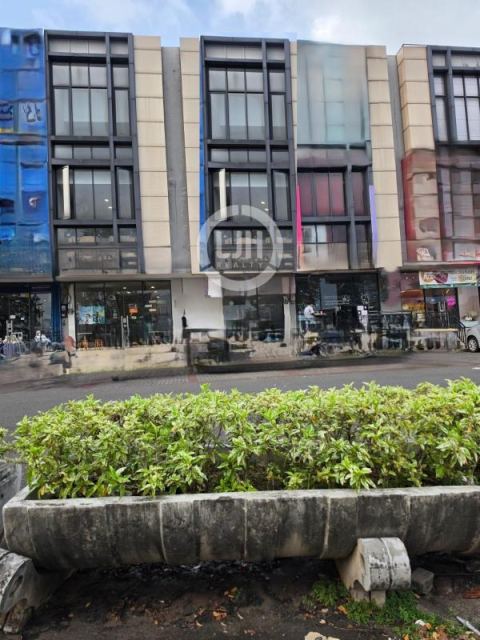 Ruko 3 Lantai Siap Pakai Lokasi Strategis di Kota Wisata Cibubur