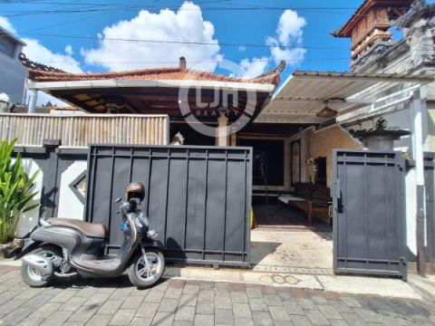 3 bedrooms house for rent at Kerobokan, strategic location, well maintained, close to Canggu area