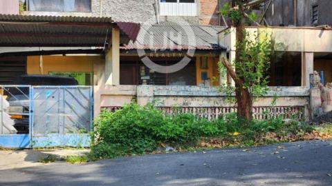 Rumah di jalan Merbau Raya
