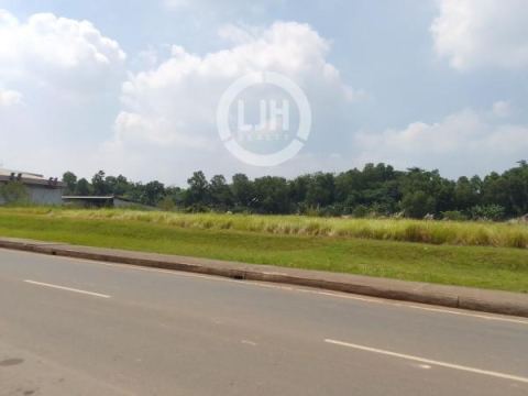 MM2100 Kawasan Cikarang Selatan, Dekat akses tol