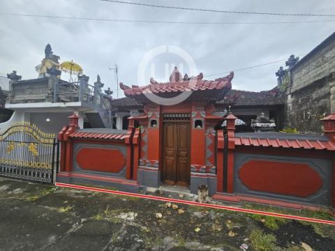 4 bedrooms house for sale at Delod Peken, Tabanan, strategic location, well maintained, cose to Debes stadion