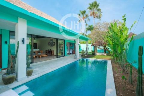 A stunning villa for rent in Kerobokan. Located in a quiet and safe neighborhood, it's perfect for families or expats seeking comfort and convenience