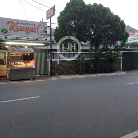 Rumah + Kos Aktif 8 Kamar di Pancoran Jaksel, SHM, Parkir 5 Mobil
