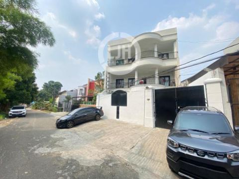 Dijual Rumah Kost 38 Kamar di Griya Loka BSD City