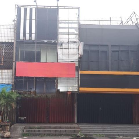 Ruko Sudah Ditinggikan di Boulevard Raya, Kelapa Gading, Jakarta Utara