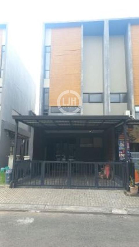 Rumah Ruko Rukan Ruang Usaha 3 Lantai, 3 Kamar Tidur Siap Pakai, Bebas Parkir, Luas Tanah 110M2 Bebas Banjir, Akses Tol Tambun Dekat Mall Living World, di Grand Wisata Bekasi