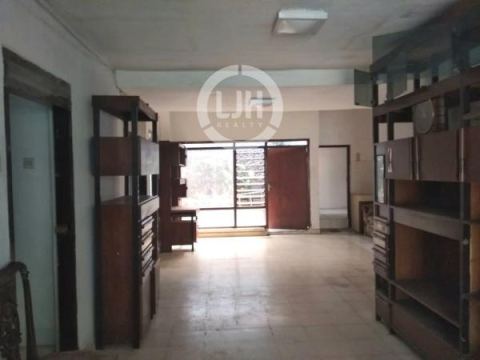 Rumah siap huni di Jalan Erlangga