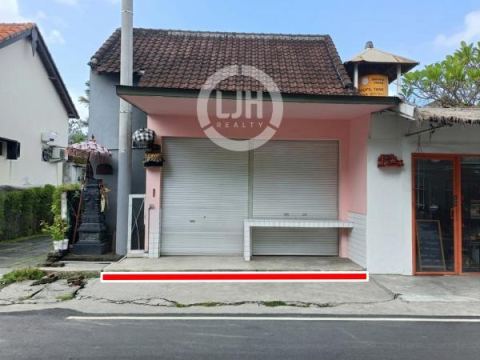 Shop for rent at Canggu, strategic location, well maintained, close to Berawa Beach
