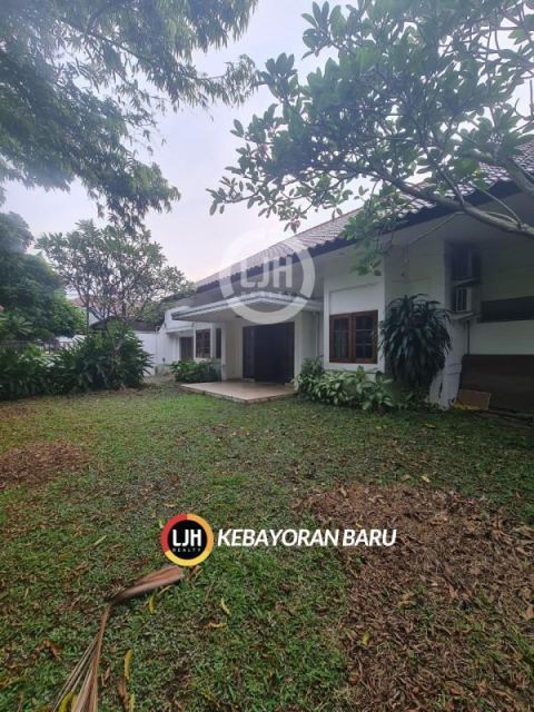 Dijual Rumah Luas nan Asri di Lokasi Prime Area Melawai Kebayoran Baru