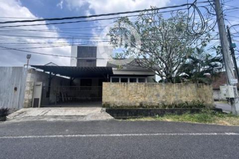 Lease! Modern Design House, Well Maintained And Furnished, Close To Tiara Gatsu, Starbucks And Burger King Gatot Subroto Barat