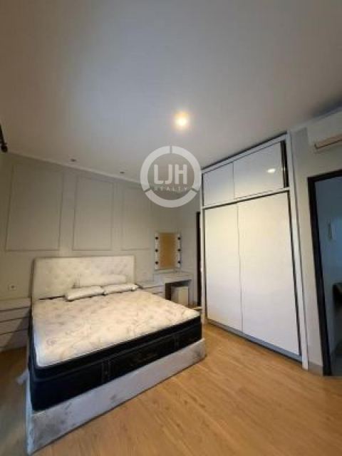 Rumah di Summarecon Bekasi, Siap Huni, Luas Tanah 104M2, Shmfull Furnished Nyaman untuk Keluarga, Hanya 2Km Dari Tol Bekasi Barat