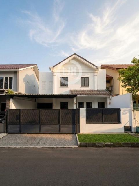 Rumah Baru Classic Modern Siap Huni di Giri Loka BSD Semi Furnished