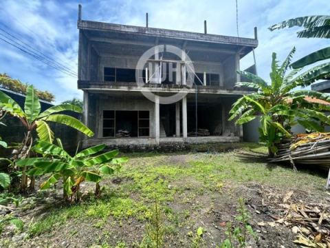 Villa For Lease With Half Finished Building, Big Garden, Surrounded by Villa and Restaurant, 350 Meters from Jl. Sunset Road