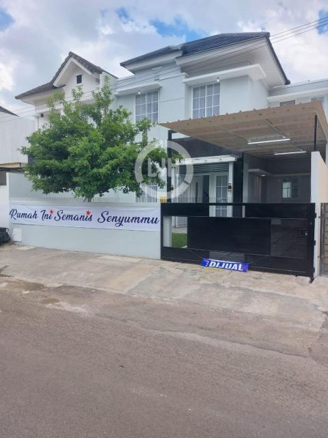 Rumah Cantik 2 Lantai Serpong Park Boulevard Dekat Pintu Tol Jelupang
