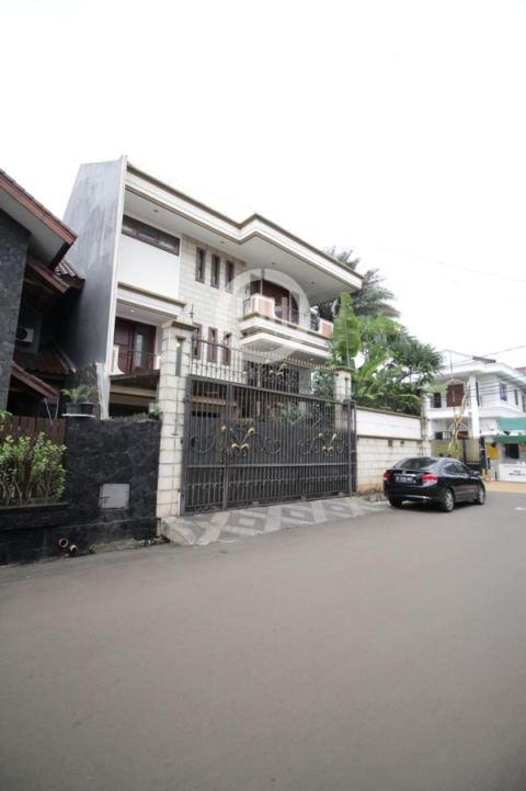 Rumah Luxury Hook 2,5 Lantai di Permata Hijau 2 Kebayoran Lama