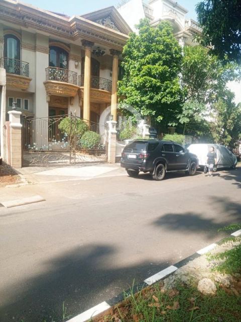 Dijual Rumah di Jalan Kusuma Raya, Kelapa Gading Jakarta Utara