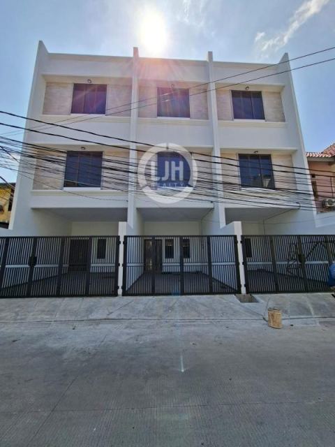 Rumah baru 3 LT minimalis modern Tanjung Duren