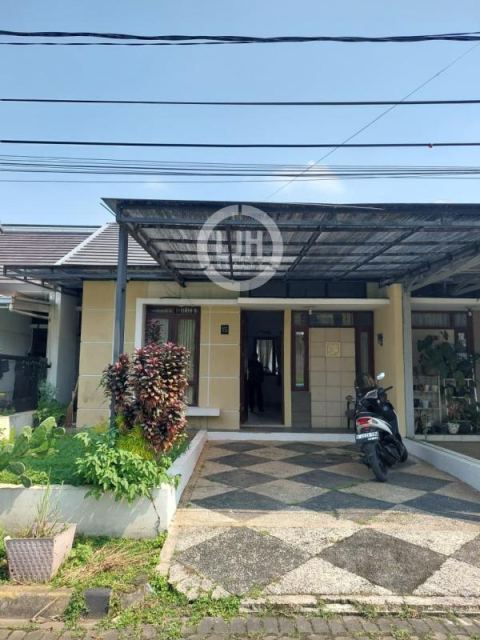 Disewakan rumah siap huni di Istana Gardenia Regency Cimahi dengan lingkungan nyaman dan akses strategis.