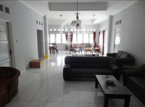Rumah Luas di Bukit Sari