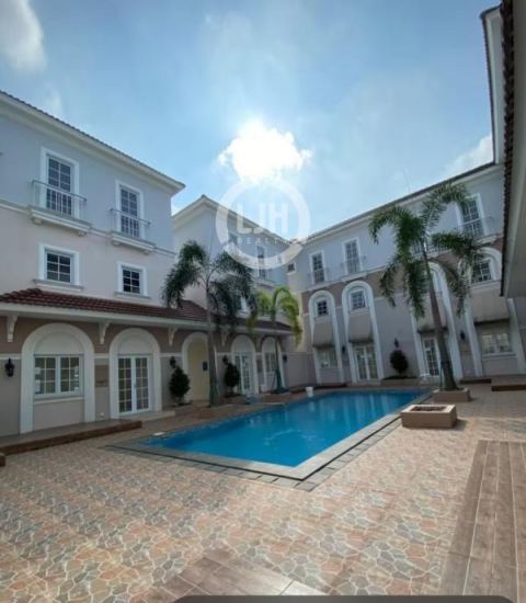 Dijual rumah vila minimalis di Vanya park BSD strategis