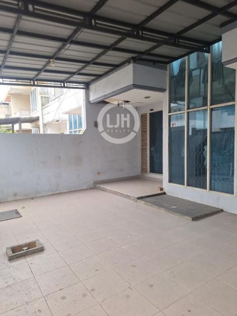 Rumah 2 Lantai di Taman Modern, Cakung, Jakarta Timur