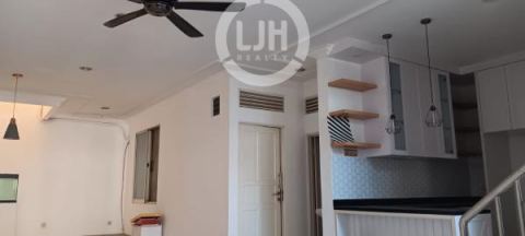 Rumah Dijual 2,5 Lantai di Taman Modern, Cakung, Jakarta Timur