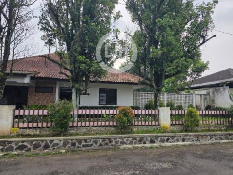 Dijual/Disewakan Rumah Tinggal Siap Huni Halaman Luas Di Jl. Katalina Bandung