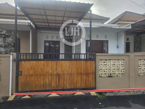 3 bedrooms house for rent at Kediri, Tabanan, strategic location, well maintained, close to Tabanan Hospital