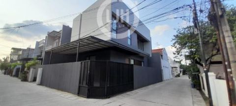 Rumah Hook 2 Lantai di Gading Mas, Kelapa Gading, Jakarta Utara