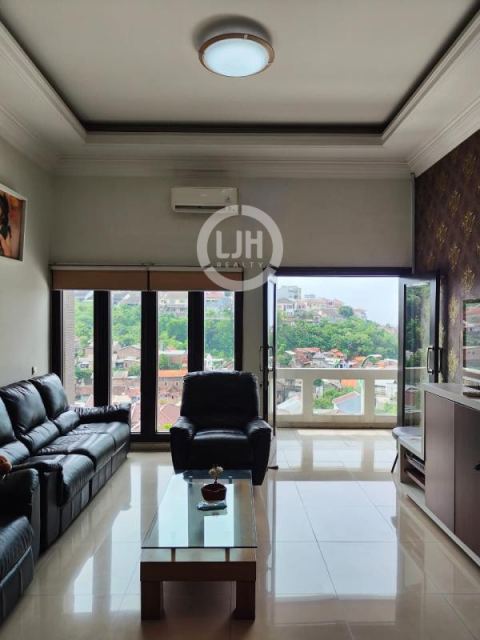 Rumah siap huni di Graha Candi Golf