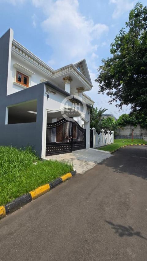 Rumah Mewah BSD Puspita Loka Ada Rooftop, Gazebo & Pool