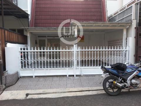 Rumah Asri Pondok Indah Disewakan Cocok untuk Keluarga