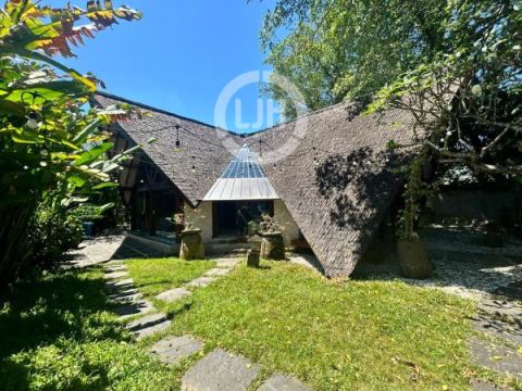 Leasehold! Well Maintained Villa at Seminyak, Furnished Includes 4 Units AC and Water Heater, Only 450 Meters to Jl. Sunset Road